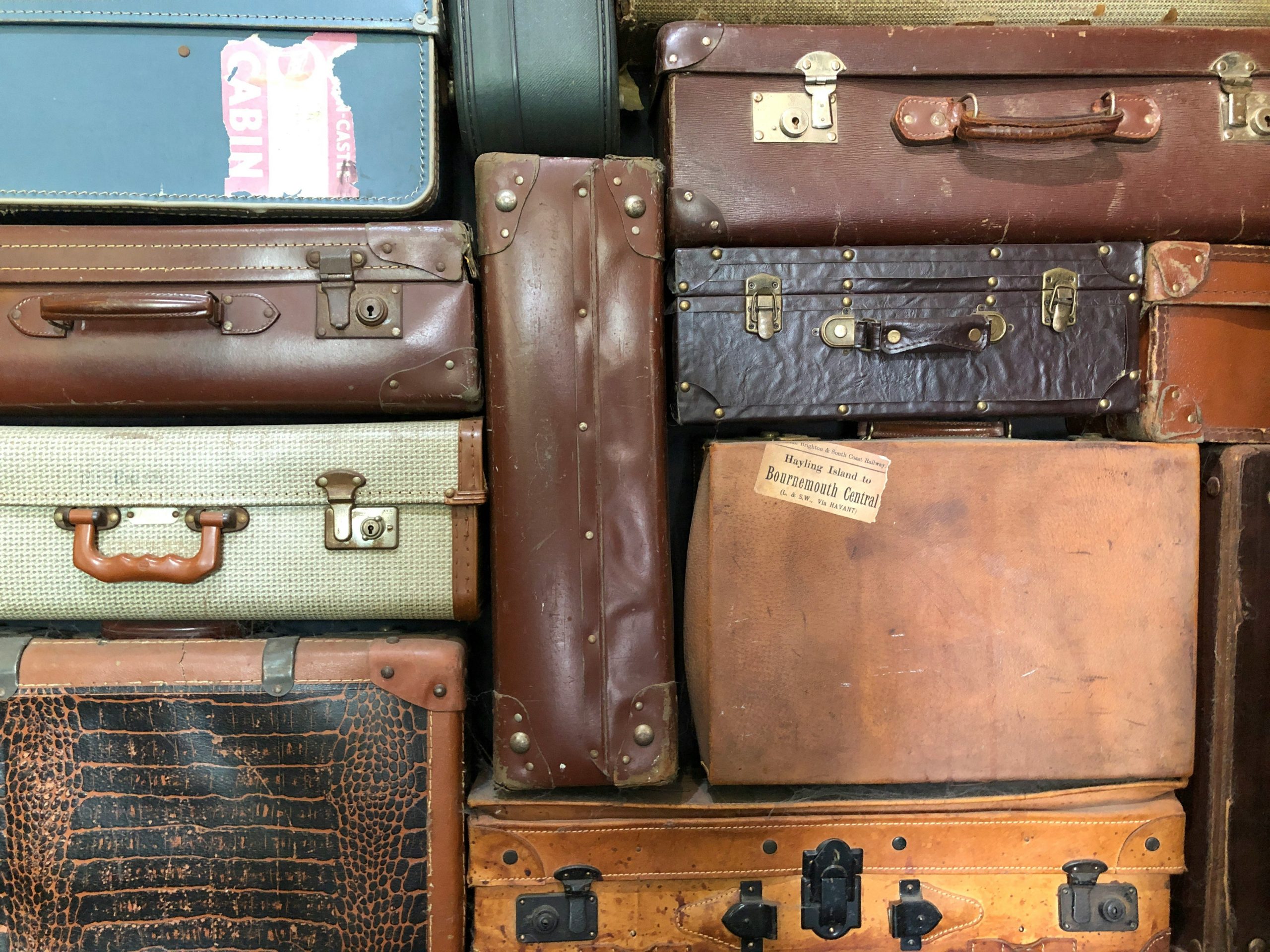 avoid these common luggage mistakes to have a stress-free travel experience. learn how to pack efficiently and avoid overpacking or forgetting essential items.