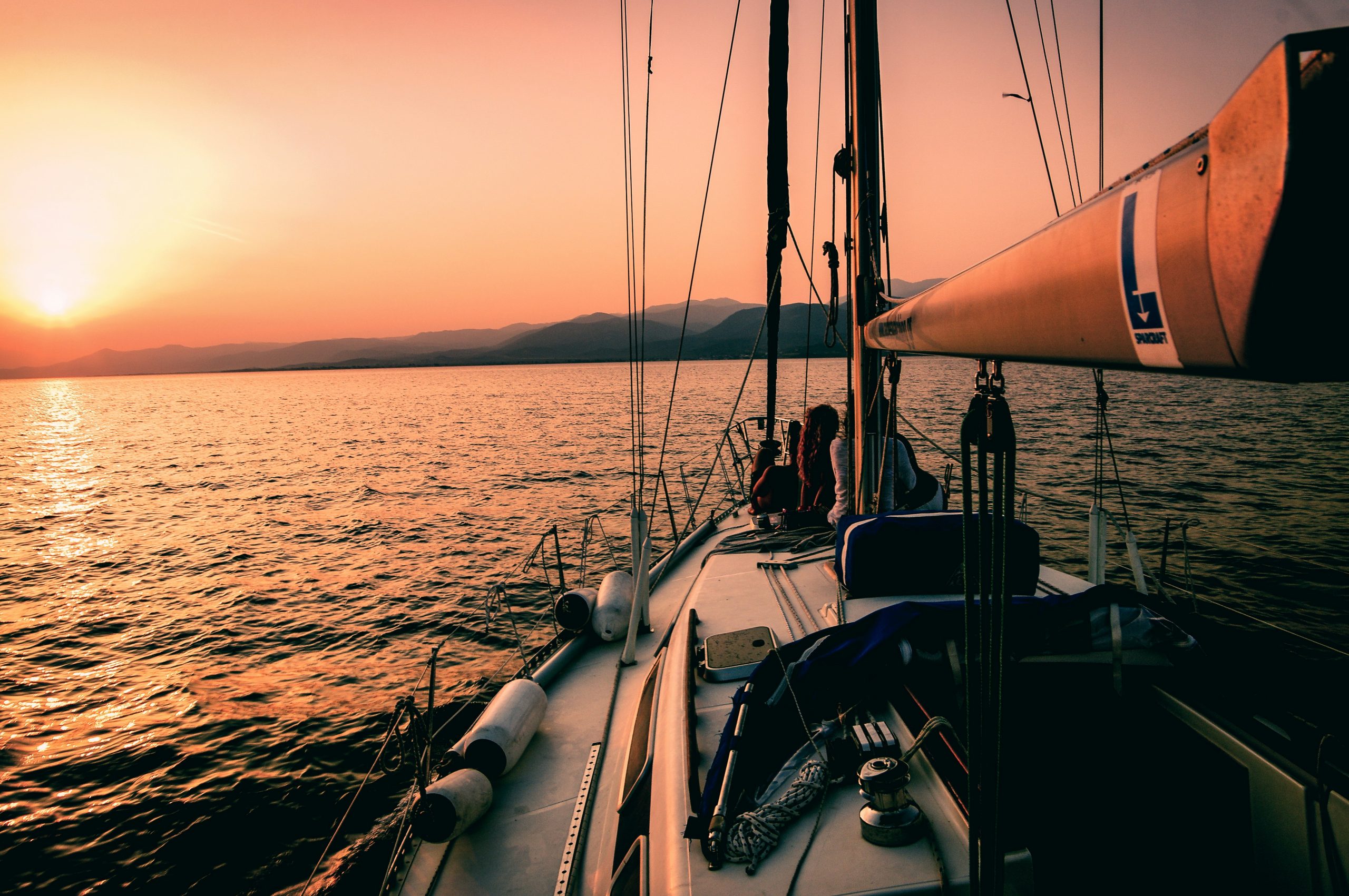 explore the world of sailing with our comprehensive guides and tips. learn how to sail, find the best sailing destinations, and enhance your sailing skills.